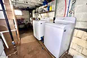 107 Dorset St, Springfield, MA 01108 - Photo 21