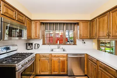 146 Colonial Dr, Somerset, MA 02726 - Photo 7