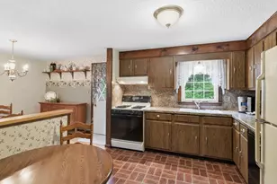 68 Deepfield Rd, Springfield, MA 01118 - Photo 13