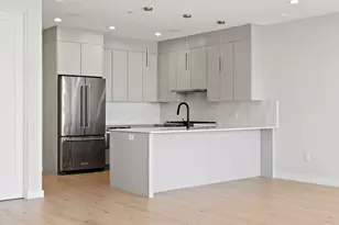 340 W 2nd St, Boston, MA 02127 - Photo 7
