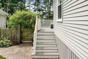 548 Elm St, Dartmouth, MA 02748 - Photo 17
