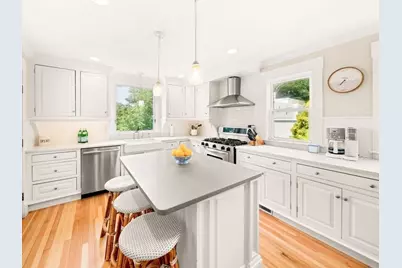 548 Elm St, Dartmouth, MA 02748 - Photo 9