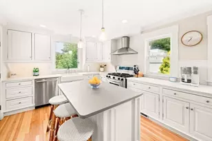 548 Elm St, Dartmouth, MA 02748 - Photo 9