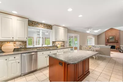 7 Maple Brook Ln, Franklin, MA 02038 - Photo 9