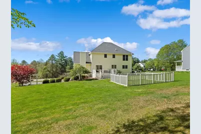 28 Bradford Circle, Hudson, NH 03051 - Photo 27