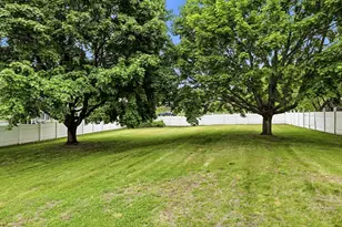 27 Stebbins St, Ludlow, MA 01056 - Photo 11