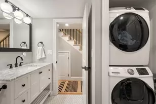 142 W 8th St, Boston, MA 02127 - Photo 13