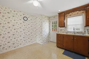 20 Elaine St, Webster, MA 01570 - Photo 9