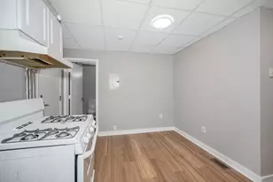 90 Appleton St, Lowell, MA 01852 - Photo 3