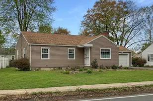 854 Grayson Dr, Springfield, MA 01119 - Photo 3