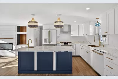 16 Carolyn Ln, Falmouth, MA 02536 - Photo 9