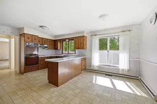 1303 Plumtree Rd, Springfield, MA 01119 - Photo 15