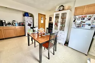 17 Clinton St, Newton, MA 02458 - Photo 9