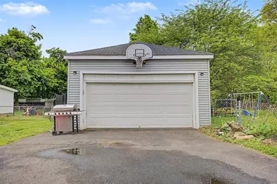 21 Dexter St, Holyoke, MA 01040 - Photo 15