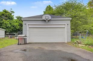 21 Dexter St, Holyoke, MA 01040 - Photo 15