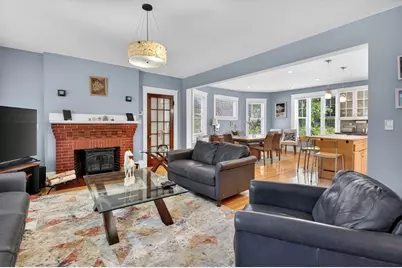 962 Pleasant St, Worcester, MA 01602 - Photo 3