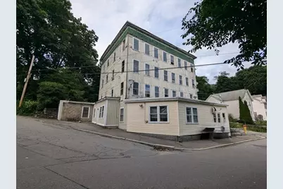 32 Mount Globe St, Fitchburg, MA 01420 - Photo 3