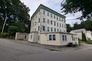 32 Mt Globe St, Fitchburg, MA 01420 - Photo 3
