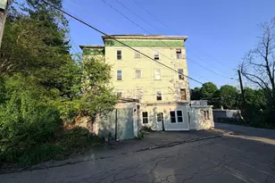 32 Mt Globe St, Fitchburg, MA 01420 - Photo 3