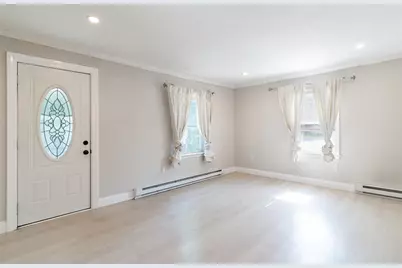 22 Marsh Ave, Southbridge, MA 01550 - Photo 9