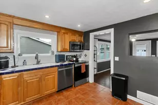 22 Audley Rd, Springfield, MA 01118 - Photo 9