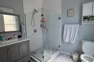 562 E 7th St, Boston, MA 02127 - Photo 13