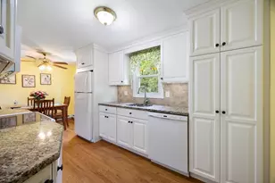 11 Pershing Ave, South Hadley, MA 01075 - Photo 9