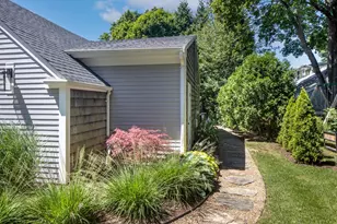 33 Pearl St, Mattapoisett, MA 02739 - Photo 9