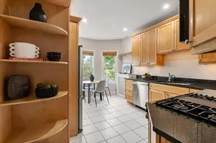 14 Linden St, Brookline, MA 02445 - Photo 7