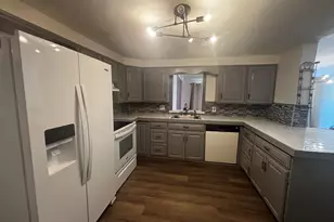36 O Connell St, Springfield, MA 01104 - Photo 3