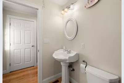 53 Hiawatha Ave, Waltham, MA 02451 - Photo 15