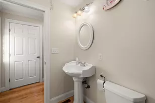 53 Hiawatha Ave, Waltham, MA 02451 - Photo 15