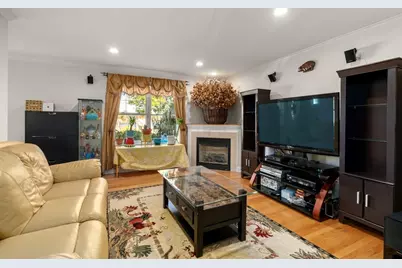 53 Hiawatha Ave, Waltham, MA 02451 - Photo 5