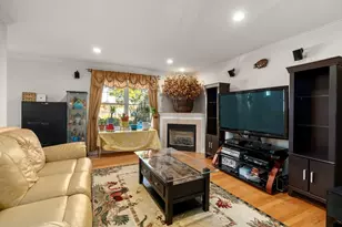 53 Hiawatha Ave, Waltham, MA 02451 - Photo 5