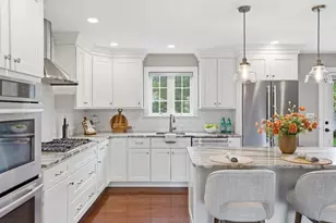 242 Pleasant St, Melrose, MA 02176 - Photo 7