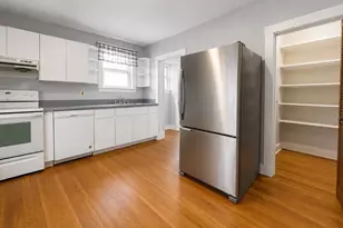 41 Oakland St, Watertown, MA 02472 - Photo 5