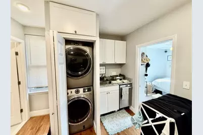 14 Cleveland Pl #3, Boston, MA 02113 - Photo 3