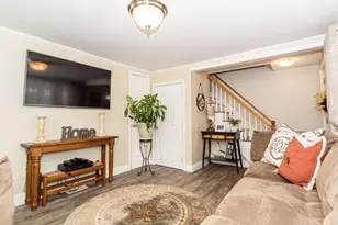 516 Lakeview Ave, Lowell, MA 01850 - Photo 3