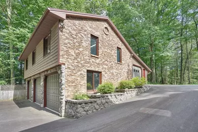 215 Barry St, Agawam, MA 01030 - Photo 27
