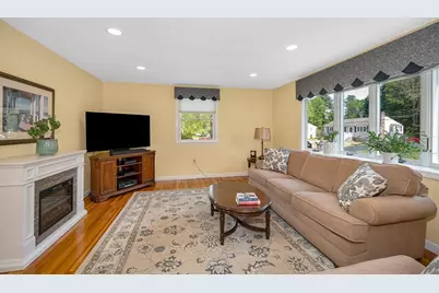 83 Mullen Ln, Dracut, MA 01826 - Photo 3