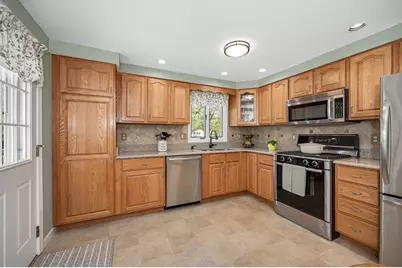83 Mullen Ln, Dracut, MA 01826 - Photo 9