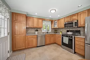 83 Mullen Ln, Dracut, MA 01826 - Photo 9