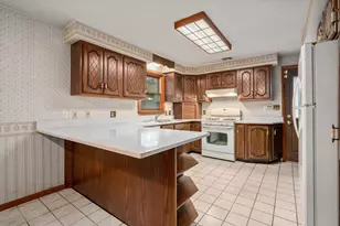 200 Royal St, Chicopee, MA 01020 - Photo 9