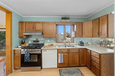 409 Groveland St, Haverhill, MA 01830 - Photo 5