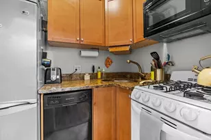 60 Myrtle St, Boston, MA 02114 - Photo 5