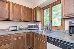 10 Walnut St, Montague, MA 01376 - Photo 7