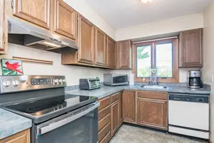 10 Walnut St, Montague, MA 01376 - Photo 5