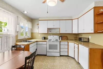 17 Ames St, Beverly, MA 01915 - Photo 11