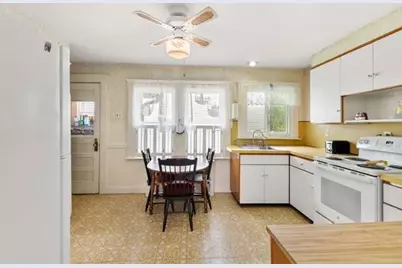 17 Ames St, Beverly, MA 01915 - Photo 9