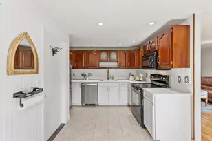68 Preston St, Wakefield, MA 01880 - Photo 9